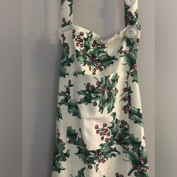 April Cornell Holly Chef 100% Cotton Holiday Apron Cream, Red, Green - Picture 4 of 14